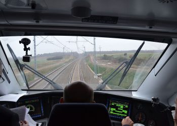 Dobrze zarabiają a wciąż ich brakuje. Niepokojący raport dotyczący maszynistów