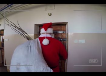 Służba Więzienna żartuje z osadzonych. Mikołaj przyniósł więźniom rózgi [WIDEO]