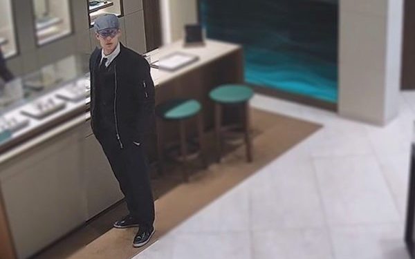 Ukradł zegarek o wartości 144 tys. zł. Policja publikuje wizerunek