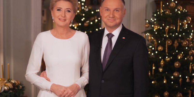 Prezydent i Pierwsza Dama złożyli życzenia Polakom. „Pamiętajmy w te Święta o potrzebujących”