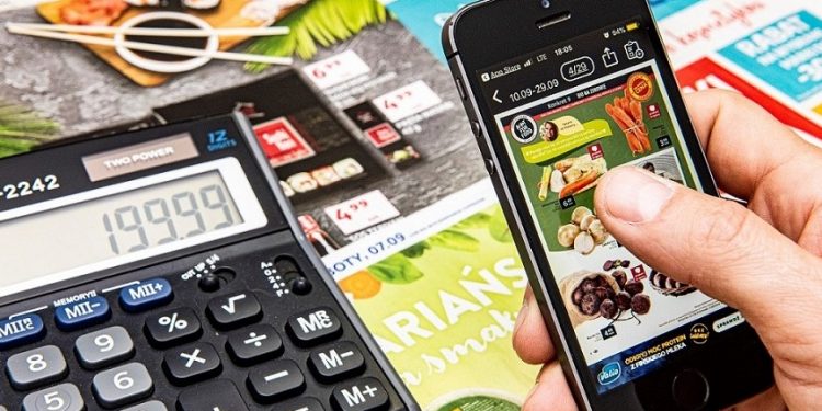 Wkrótce smartfony mogą być za darmo. Wystarczy, że użytkownik zgodzi się na oglądanie reklam?