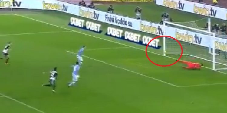 Niesamowita interwencja Szczęsnego. Polski bramkarz obronił karnego i dobitkę [WIDEO]