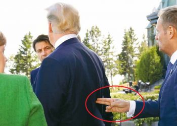 Donald Tusk tłumaczy kontrowersyjne zdjęcie z prezydentem USA. Mówi o „żarcie”