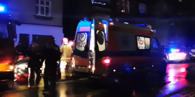Gniezno: Rodzina przechodziła na pasach. Wjechał w nią samochód