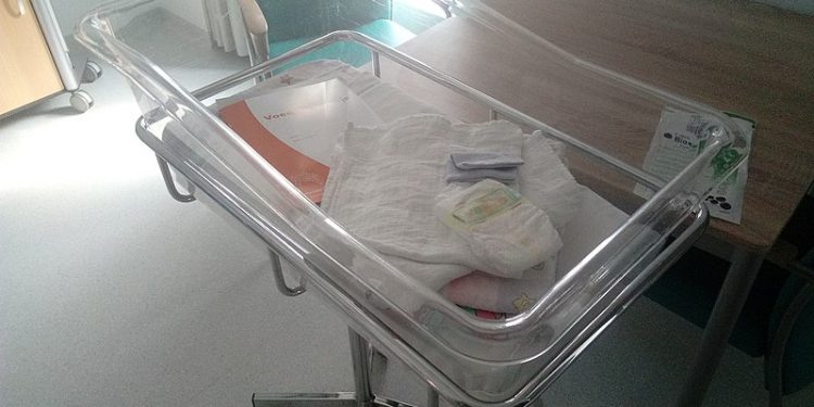 Niemcy. Pielęgniarka próbowała zabić pięcioro noworodków