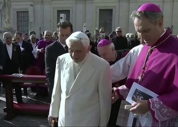 O. Kramer: „Chyba lepiej, żeby papieże umierali”