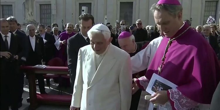 O. Kramer: „Chyba lepiej, żeby papieże umierali”