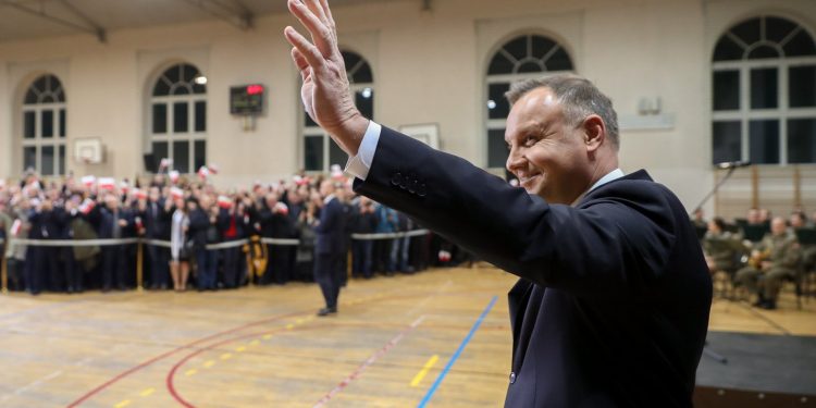 Duda: „Nie będą nam w obcych językach narzucali, jaki ustrój mamy mieć” [WIDEO]