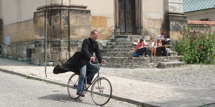 Żmijewski zniknie z „Ojca Mateusza”? Wiadomo, kto go zastąpi!