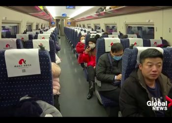 Zarażona kobieta z Wuhan przyleciała do Paryża. Oszukała system, ale wpadła przez… posty w sieci