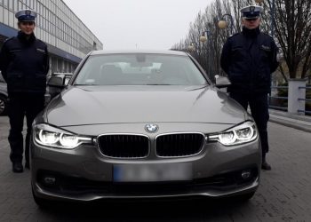 Policjanci zatrzymali auto z cofniętym licznikiem. Winnemu grozi surowa kara