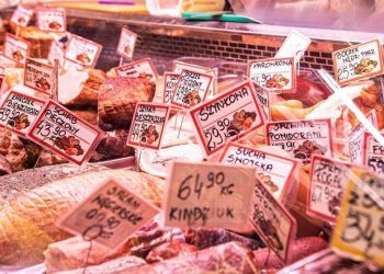 Wieprzowina z rabatem coraz droższa. Ceny poszły w górę, a w sklepach ubyło promocji