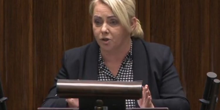 Hartwich wyszła na mównicę sejmową i zwróciła się do premiera: „Kłamca, kłamca, kłamca!”