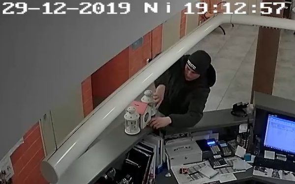 Mężczyzna ukradł puszkę z pieniędzmi dla schroniska. Policja publikuje zdjęcie