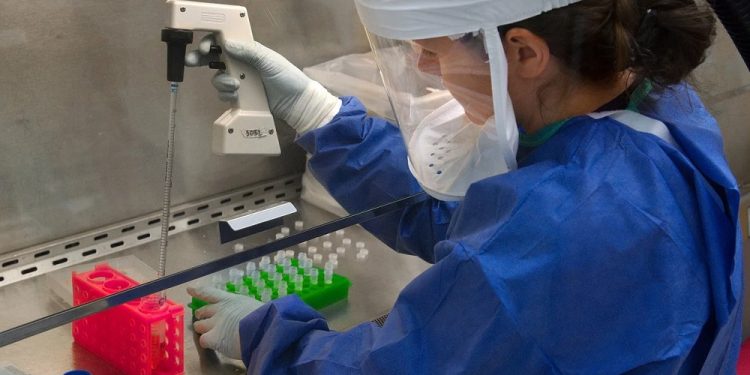 badania, laboratorium kobieta