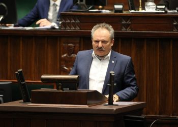 „Przez czterdzieści lat nie osiągnął dosłownie niczego”. Marek Jakubiak o kandydacie Konfederacji