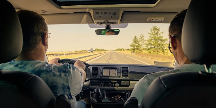 Ekspert: można prowadzić samochód po wszczepieniu kardiowertera-defibrylatora