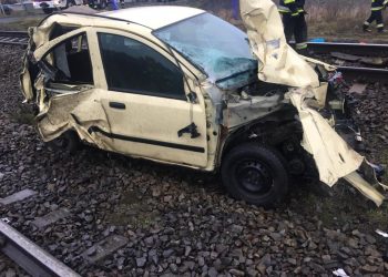 Wjechała pod pociąg. Przeżyła i uciekła, bo… była pijana