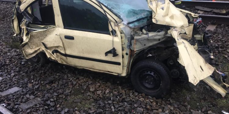 Wjechała pod pociąg. Przeżyła i uciekła, bo… była pijana