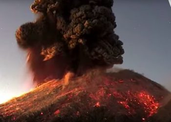 Erupcja wulkanu El Popo w Meksyku. Wszystko zarejestrowały kamery! [WIDEO]