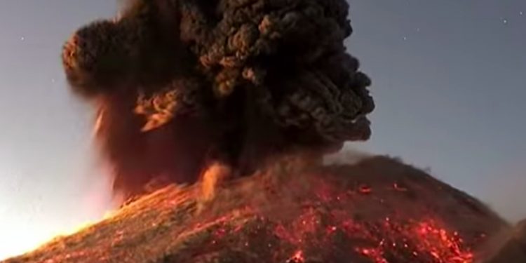 Erupcja wulkanu El Popo w Meksyku. Wszystko zarejestrowały kamery! [WIDEO]