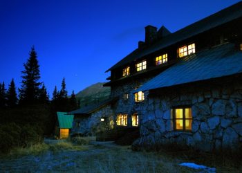 Turyści utknęli na Kasprowym Wierchu. Zaskoczyła ich niekursująca kolejka i zmrok