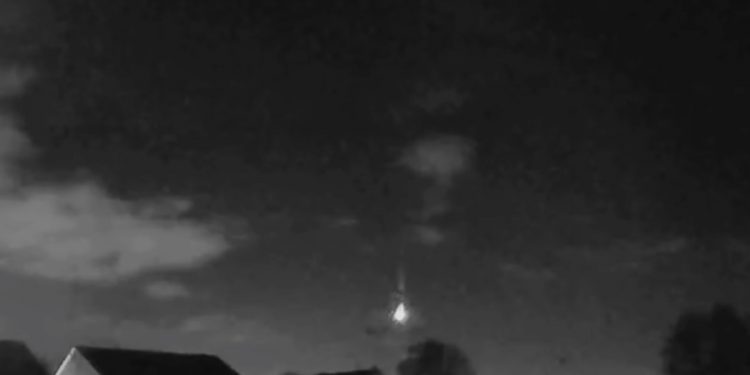 Spadający meteoryt zarejestrowany przez kamery. Niezwykłe nagranie! [WIDEO]