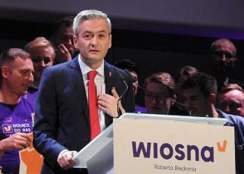 Biedroń zlecił sondaż wewnętrzny. Wyciekł do mediów i zaskakuje