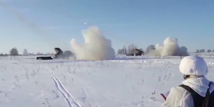 Rosja chwali się śmiercionośną bronią. Imponująca siła ognia! [WIDEO]