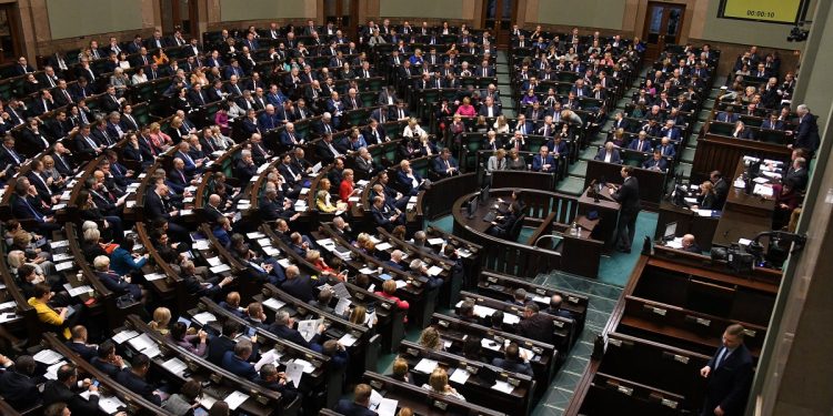 sejm posłowie parlament