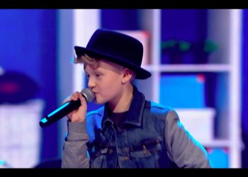 „The Voice Kids”: Szymon wzruszył do łez. Zaśpiewał dla chorej mamy [WIDEO]