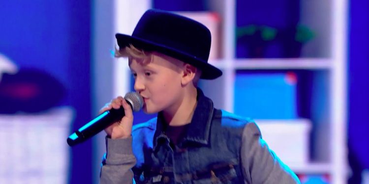 „The Voice Kids”: Szymon wzruszył do łez. Zaśpiewał dla chorej mamy [WIDEO]