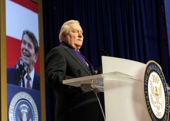 O czym Wałęsa rozmawiał z Clintonem? Odtajnili rozmowę