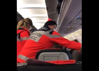 Wichniarek przyleciał z Rzymu. Pokazał, jak służby działają ws. koronawirusa