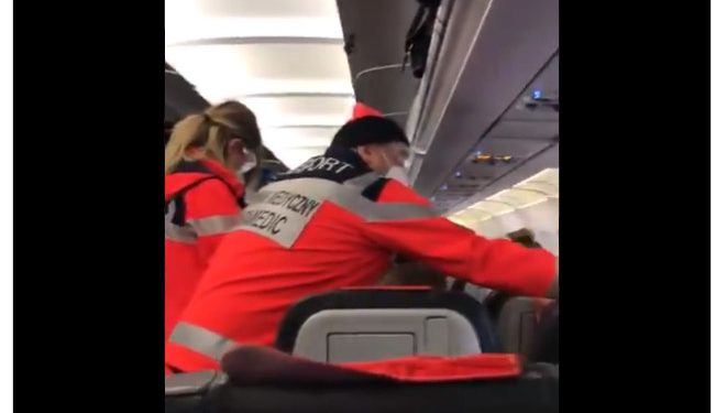 Wichniarek przyleciał z Rzymu. Pokazał, jak służby działają ws. koronawirusa