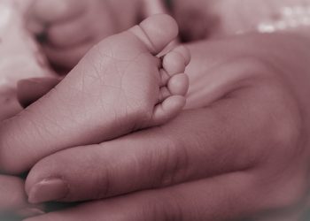 Wykryto u niej koronawirusa zaraz po porodzie. Organizm noworodka sam zwalczył chorobę!