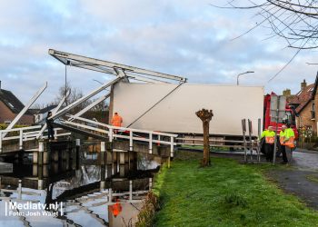 Polski kierowca ciężarówki zniszczył most w Holandii. Zignorował znaki [FOTO]