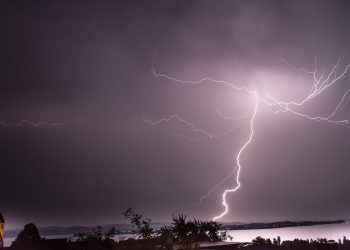 Orkan Sabina dotarł do Polski. Wydano najwyższe ostrzeżenia, wiatr może zagrażać życiu