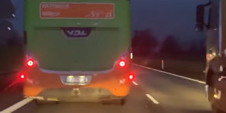 autobus na A4 pod Legnicą