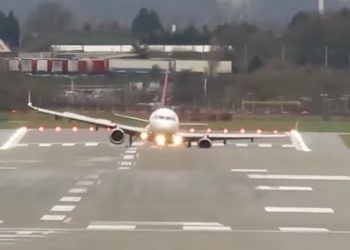 Samolot Wizz Air w Birmingham