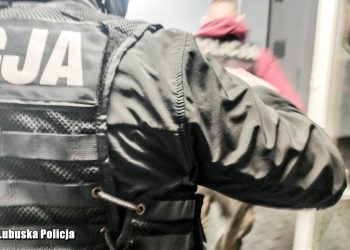 Bestialski napad na kobietę. Bili i kopali, a potem okradli