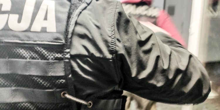 Bestialski napad na kobietę. Bili i kopali, a potem okradli