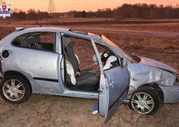 Tragiczny wypadek na Lubelszczyźnie. Wypadli z samochodu