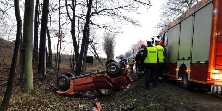 Potworny wypadek na Pomorzu. Nie żyje młoda kobieta
