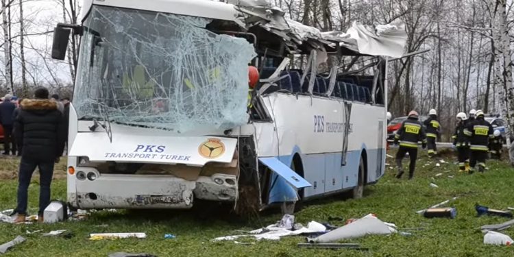 wypadek autobusu szkolnego