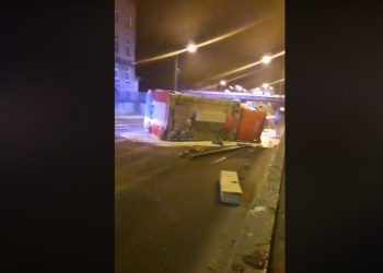 Wóz strażacki miał wypadek i się przewrócił [WIDEO]