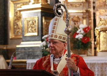 Abp Jędraszewski apeluje: Zostańcie w domach!