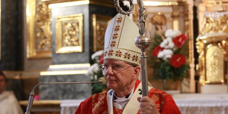 Abp Jędraszewski apeluje: Zostańcie w domach!