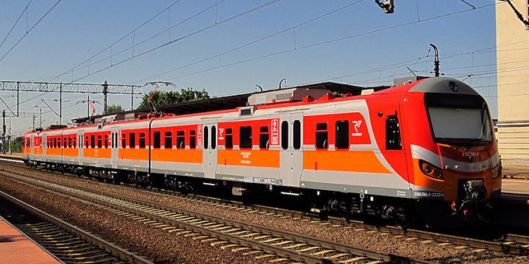 Kobieta z objawami koronawirusa podróżowała pociągiem. Sanepid szuka współpasażerów