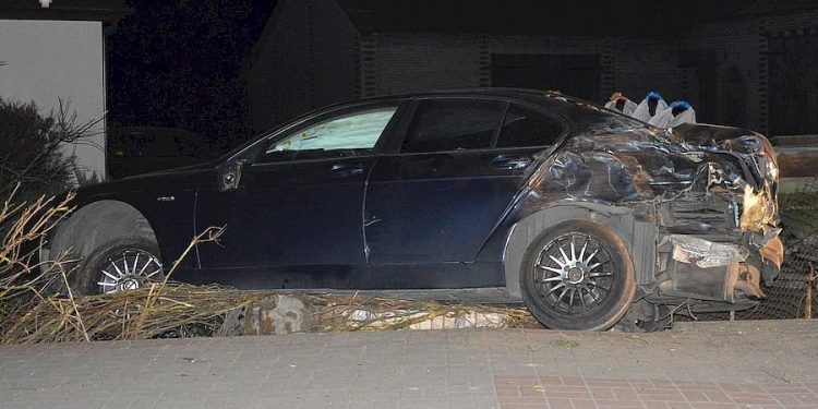 Powinien być na kwarantannie, ale… po pijaku rozbił samochód